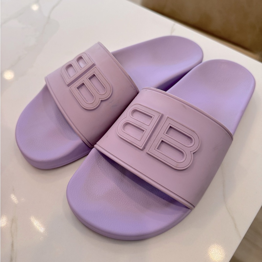 BALENCIAGA LIGHT PURPLE POOL SLIDES SIZE 9